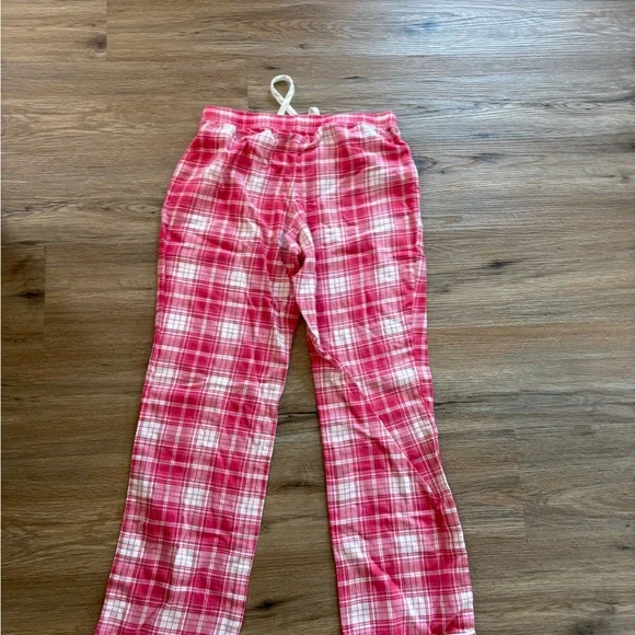 UGG Women’s Pink Plaid Pajama Set - Picture 8 of 8